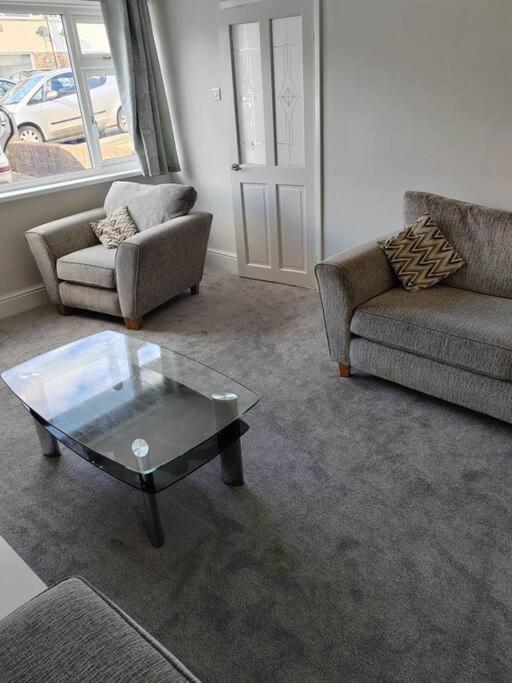 Apartamento Cosy Brighouse 3 Bed House-Great For Contractors Exterior foto