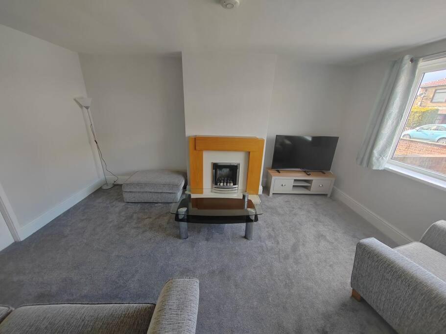 Apartamento Cosy Brighouse 3 Bed House-Great For Contractors Exterior foto
