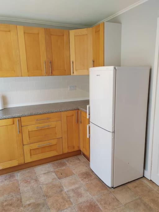 Apartamento Cosy Brighouse 3 Bed House-Great For Contractors Exterior foto
