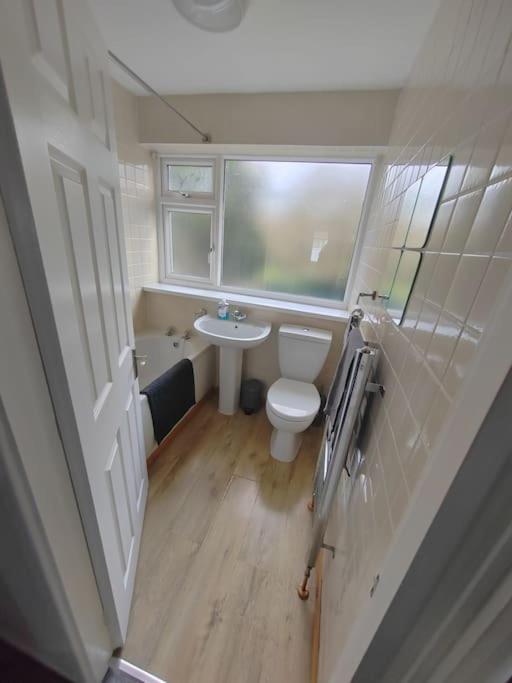 Apartamento Cosy Brighouse 3 Bed House-Great For Contractors Exterior foto