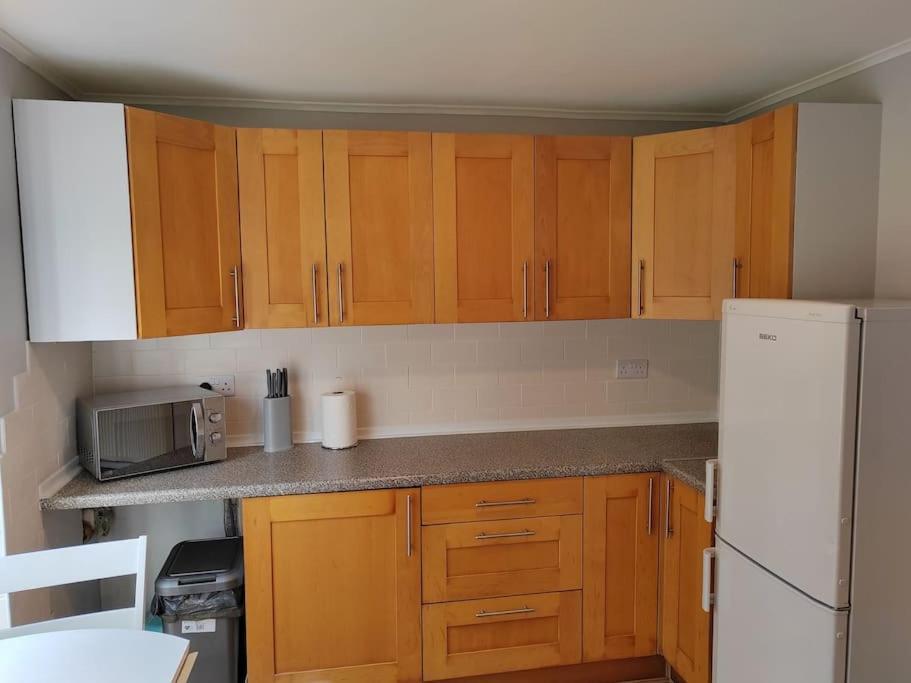 Apartamento Cosy Brighouse 3 Bed House-Great For Contractors Exterior foto