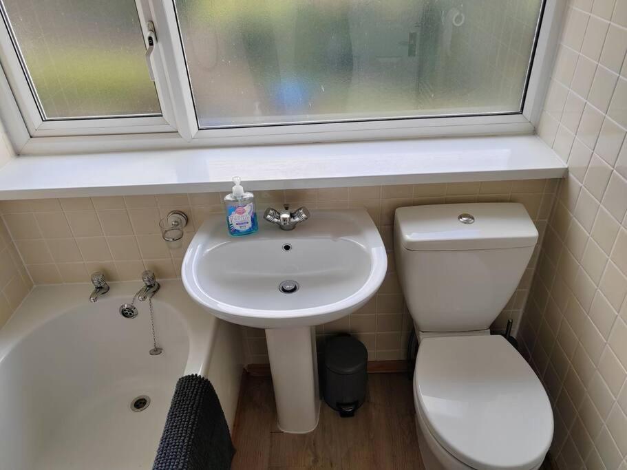 Apartamento Cosy Brighouse 3 Bed House-Great For Contractors Exterior foto