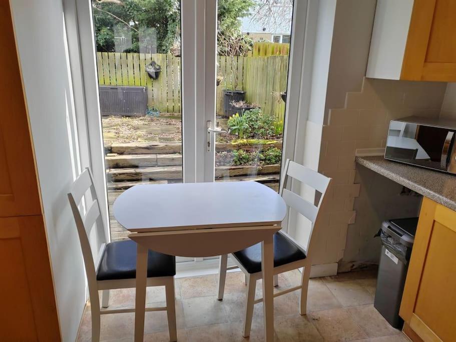 Apartamento Cosy Brighouse 3 Bed House-Great For Contractors Exterior foto