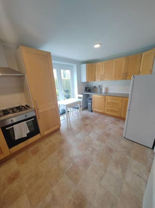 Apartamento Cosy Brighouse 3 Bed House-Great For Contractors Exterior foto