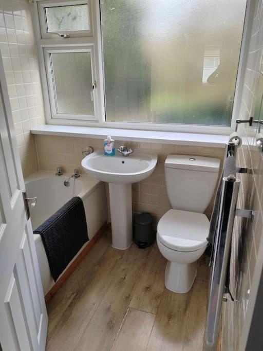Apartamento Cosy Brighouse 3 Bed House-Great For Contractors Exterior foto