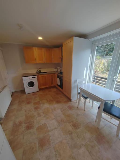 Apartamento Cosy Brighouse 3 Bed House-Great For Contractors Exterior foto