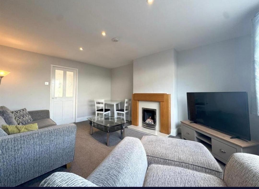 Apartamento Cosy Brighouse 3 Bed House-Great For Contractors Exterior foto